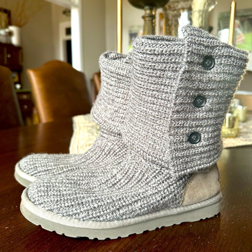 UGG gray classic cardy knit sweater boots, size 8, excellent shape, hardly worn